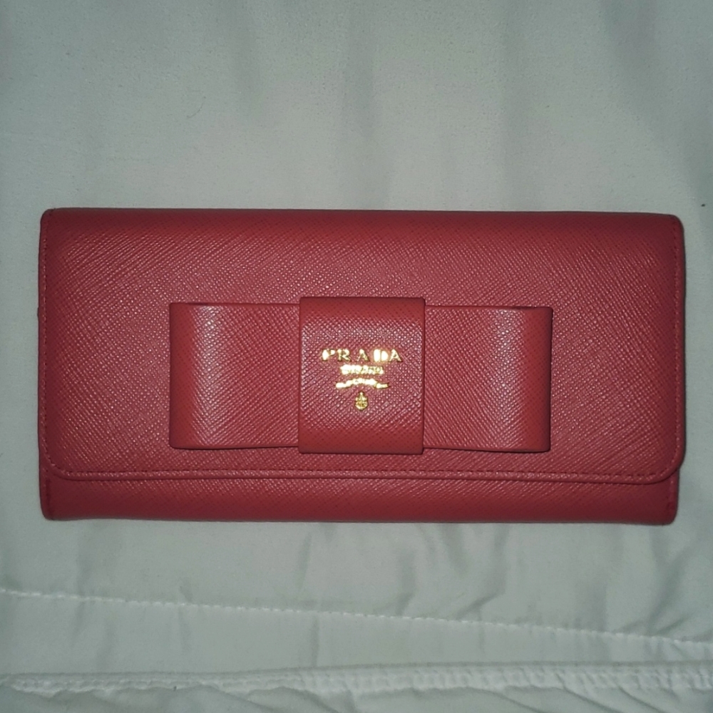 PRADA Pink Saffiano Leather wallet.....very good condition. Final sale! - Picture 1 of 10